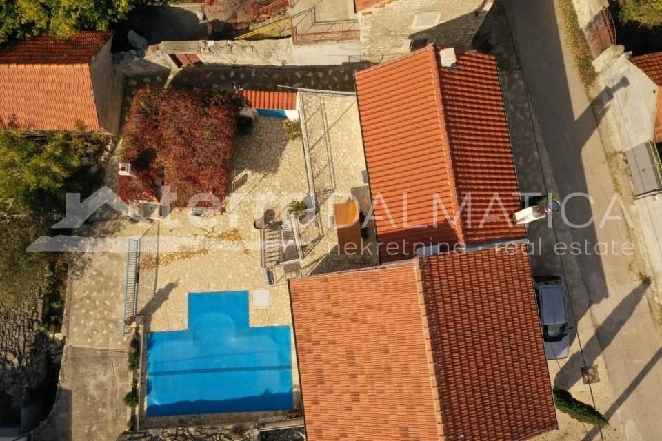 Dubravice - charmantes Landhaus mit Pool, schönem Innenhof, blauen Fensterläden