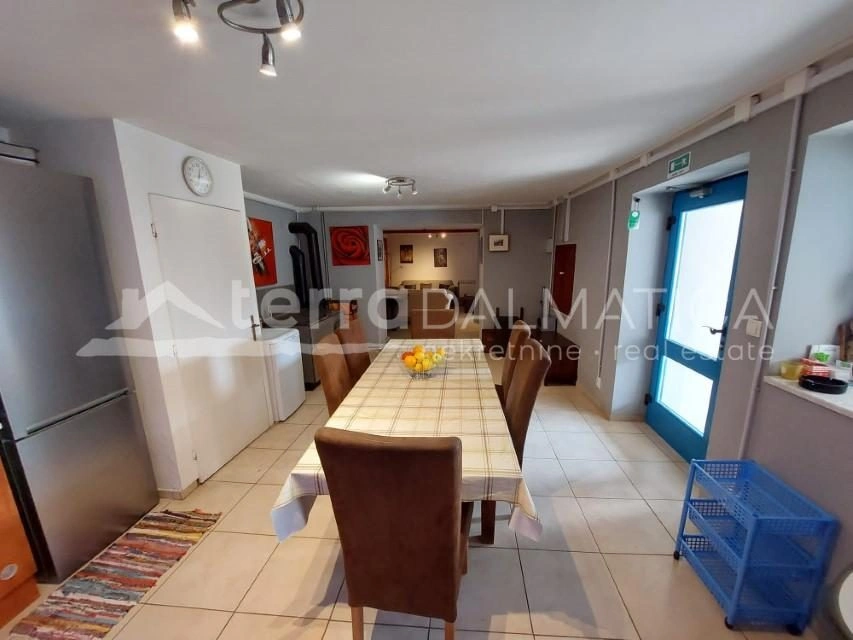 Dubravice - charmantes Landhaus mit Pool, schönem Innenhof, blauen Fensterläden