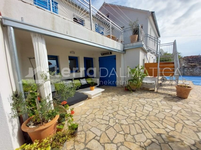 Dubravice - charmantes Landhaus mit Pool, schönem Innenhof, blauen Fensterläden