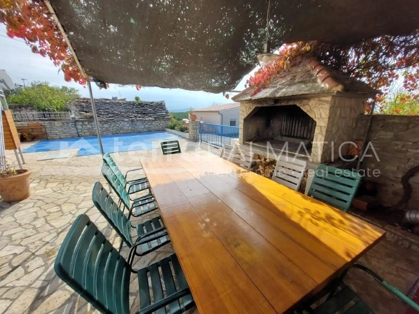 Dubravice - charmantes Landhaus mit Pool, schönem Innenhof, blauen Fensterläden