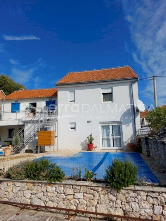 Dubravice - charmantes Landhaus mit Pool, schönem Innenhof, blauen Fensterläden
