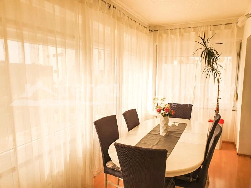 Podsolarsko, Šibenik - atraktivan stan s dvorištem na prodaju