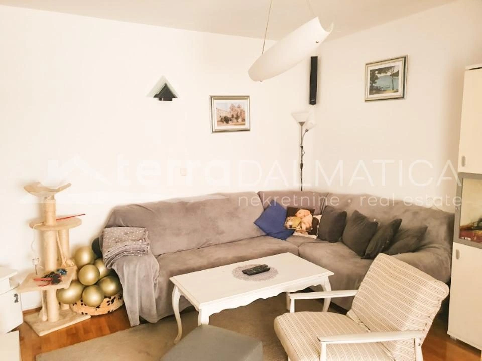 Podsolarsko, Šibenik - Eine attraktive Wohnung mit Garten zum Verkauf