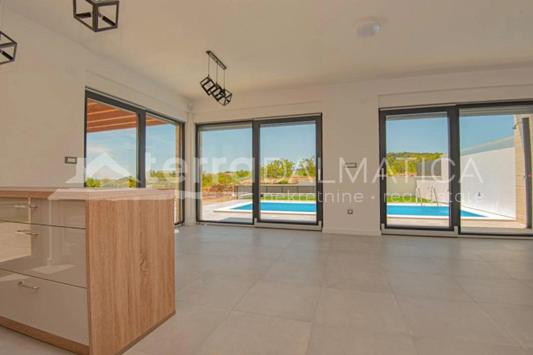 Vodice - modernes Haus mit Pool