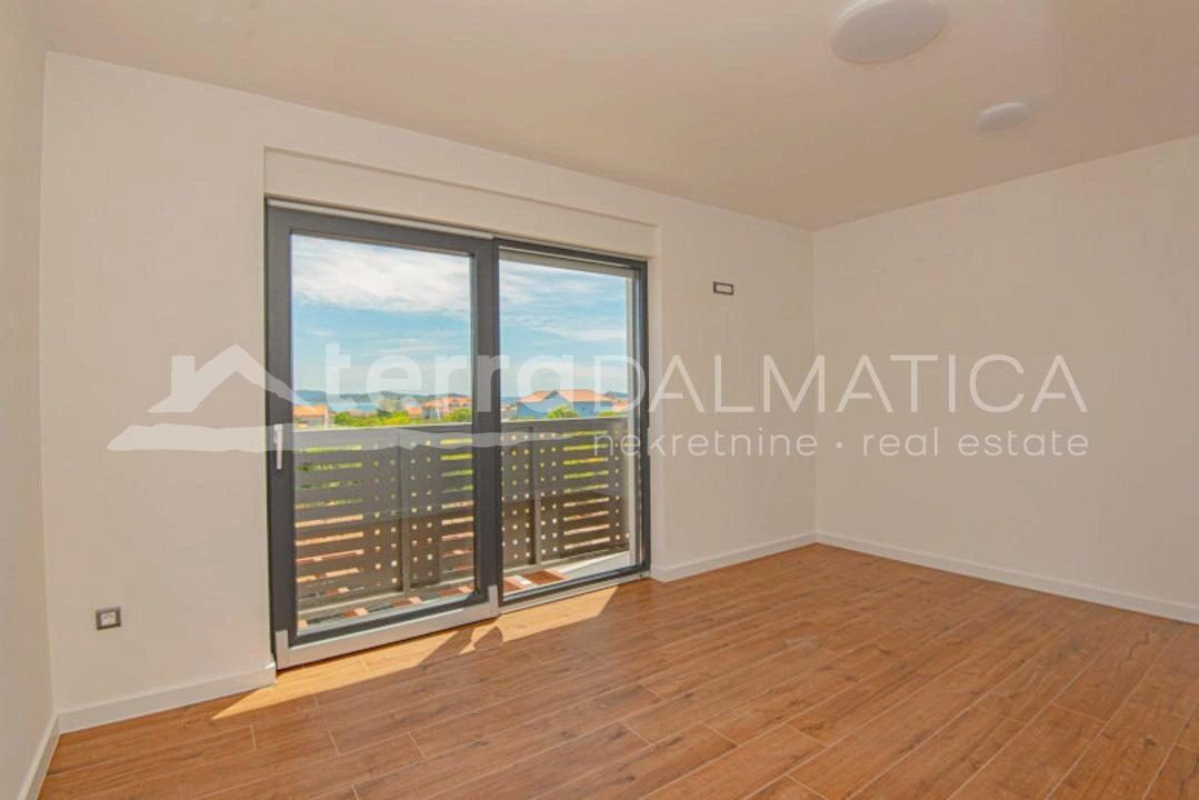 Vodice - modernes Haus mit Pool