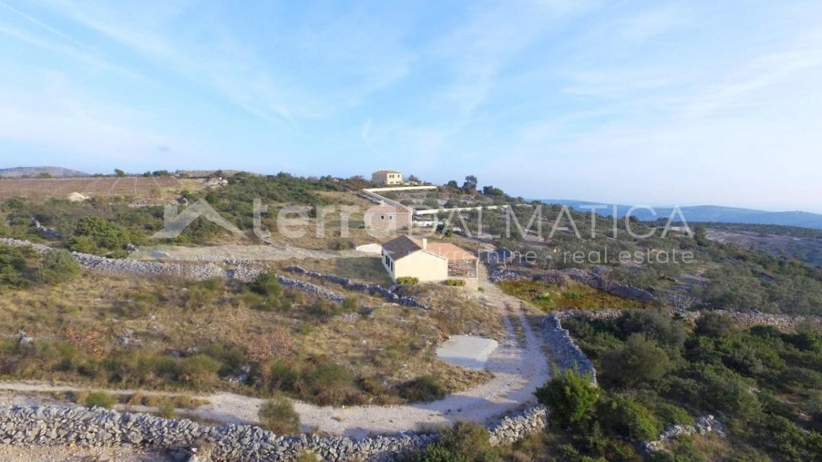 Rogoznica, Umgebung - Grundstück mit Baugenehmigung für drei Gebäude mit Blick auf Italien