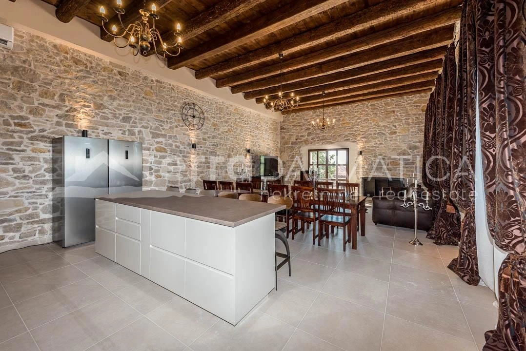 Umgebung von Skradin, schöne stilvoll eingerichtete Villa mit Pool