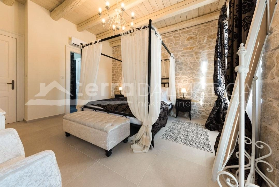 Umgebung von Skradin, schöne stilvoll eingerichtete Villa mit Pool