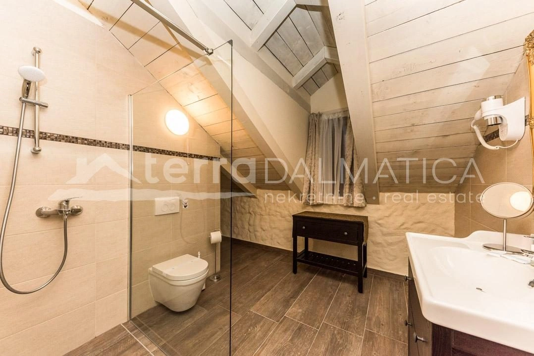 Umgebung von Skradin, schöne stilvoll eingerichtete Villa mit Pool