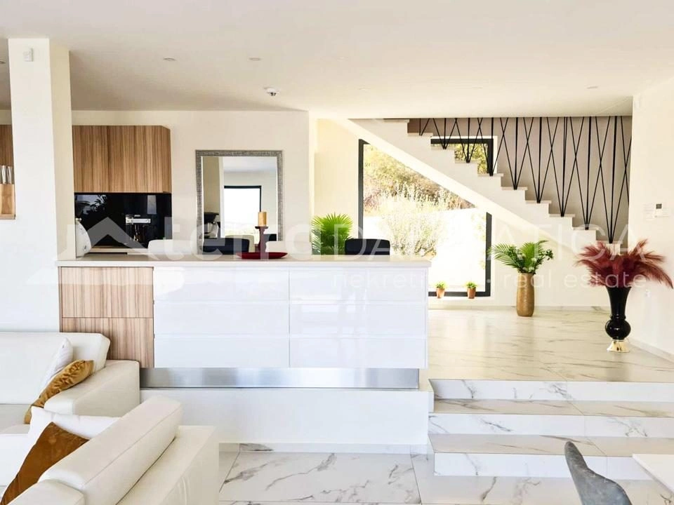 Umgebung von Rogoznica, luxuriöse Villa mit herrlichem Meerblick