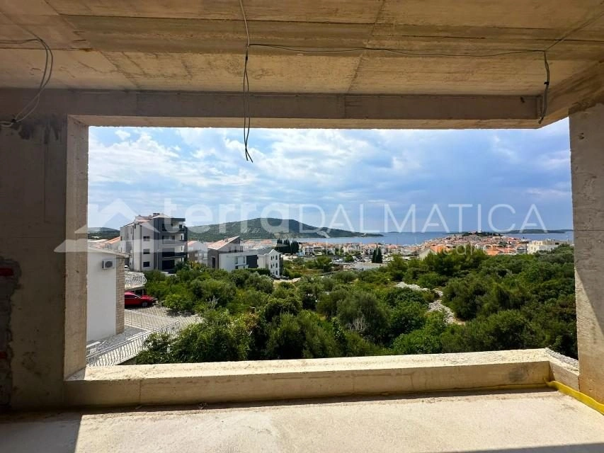 Primosten, modernes Apartment mit zwei Schlafzimmern und Whirlpool