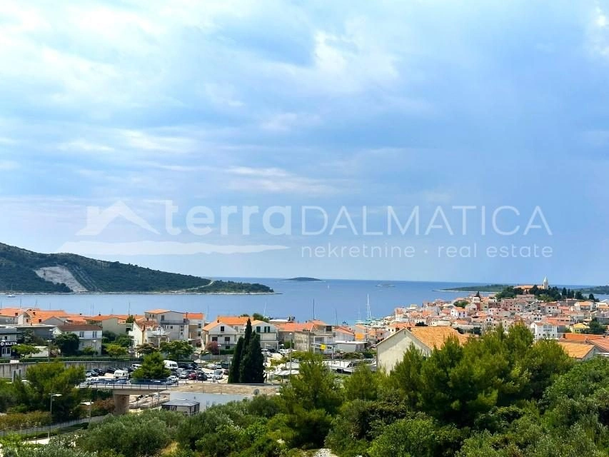 Primosten, modernes Apartment mit zwei Schlafzimmern und Whirlpool