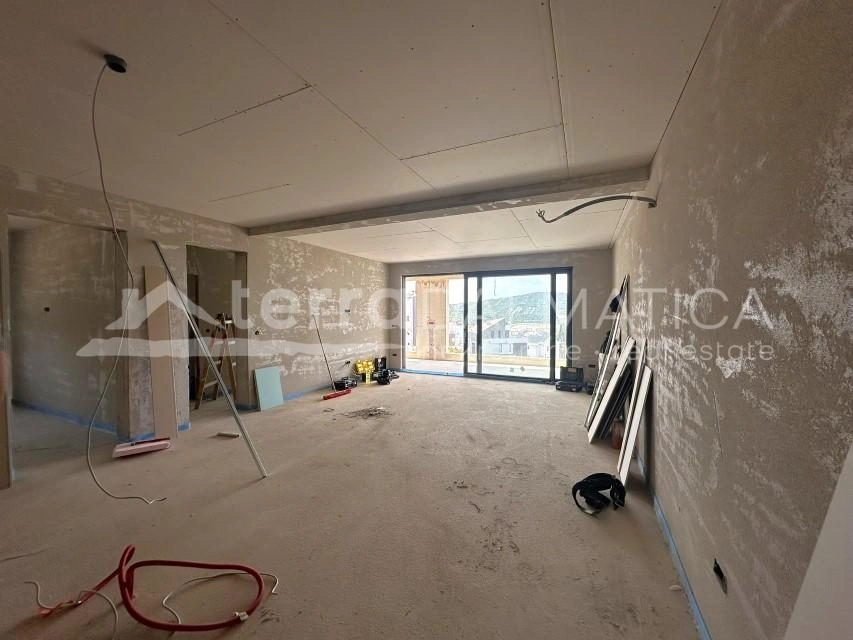 Primosten, modernes Apartment mit zwei Schlafzimmern und Whirlpool