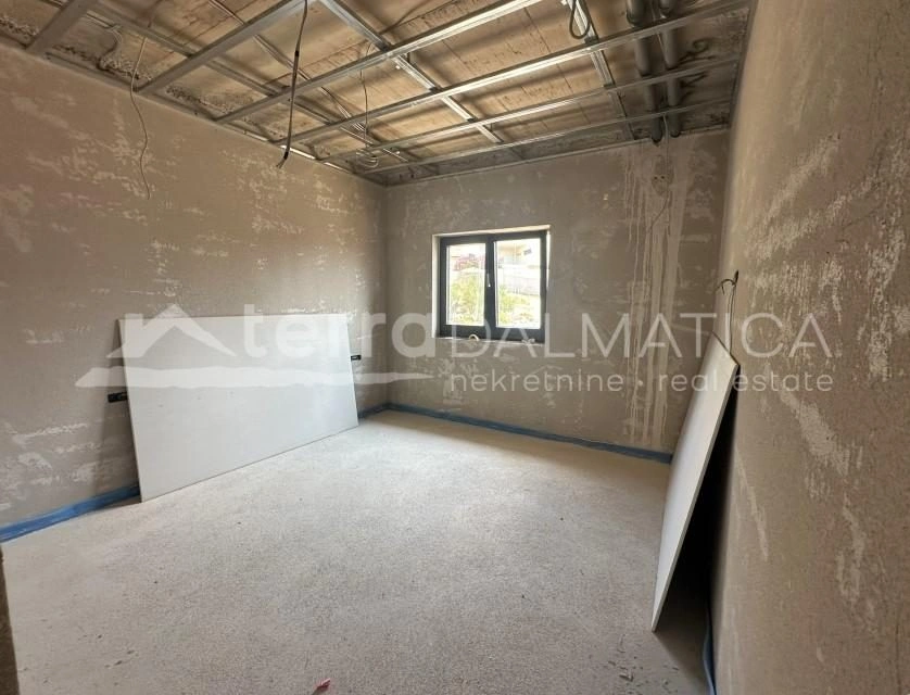 Primosten, modernes Apartment mit zwei Schlafzimmern und Whirlpool