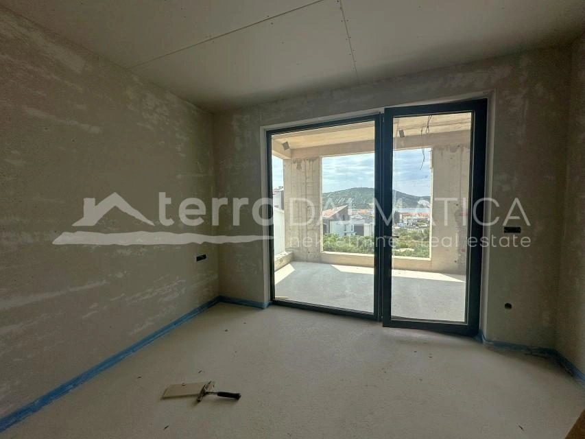 Primosten, modernes Apartment mit zwei Schlafzimmern und Whirlpool