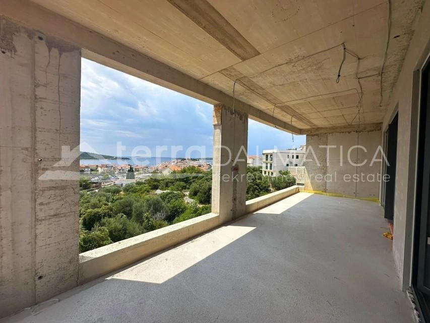 Primosten, modernes Apartment mit zwei Schlafzimmern und Whirlpool