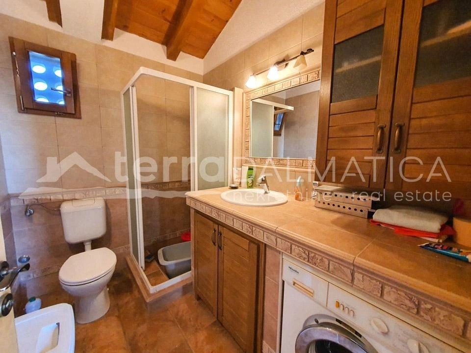 Rogoznica, ein Steingut in Meeresnähe