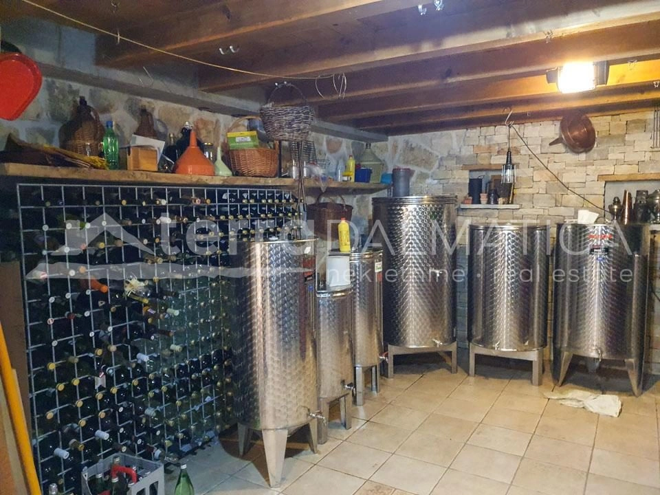 Rogoznica, ein Steingut in Meeresnähe