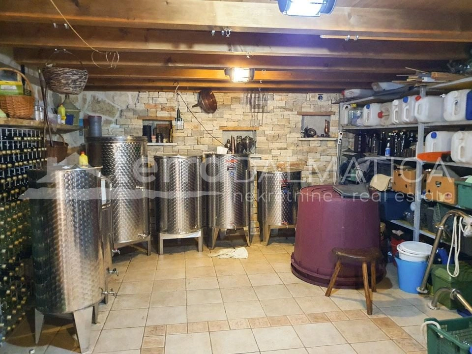 Rogoznica, ein Steingut in Meeresnähe