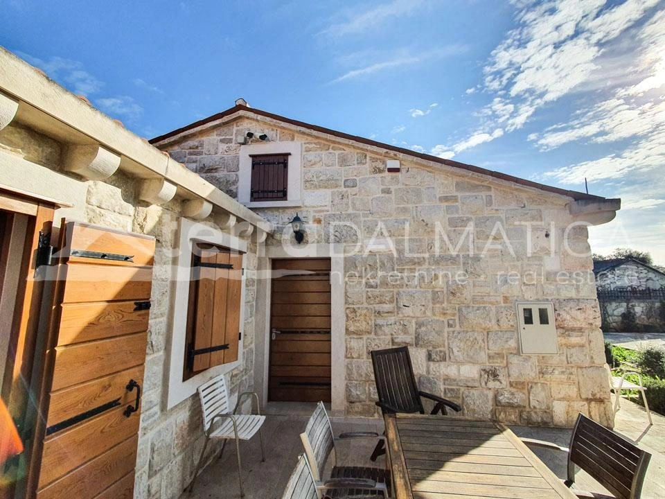 Rogoznica, ein Steingut in Meeresnähe