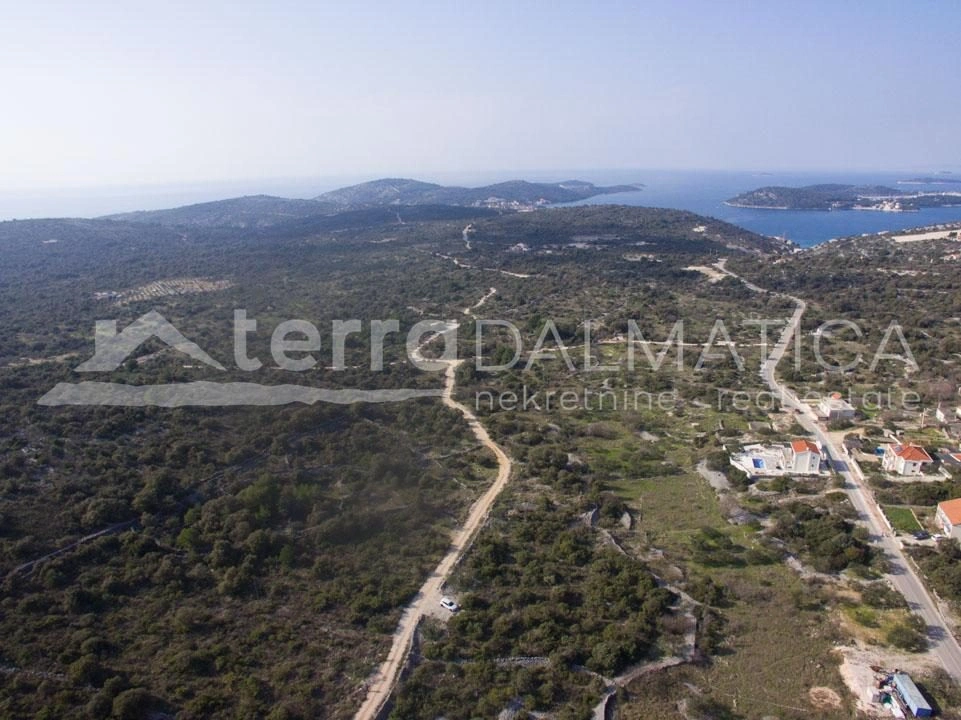 Sevid, ein großes Baugrundstück von 4100 m2 in der Nähe von Punta Planka