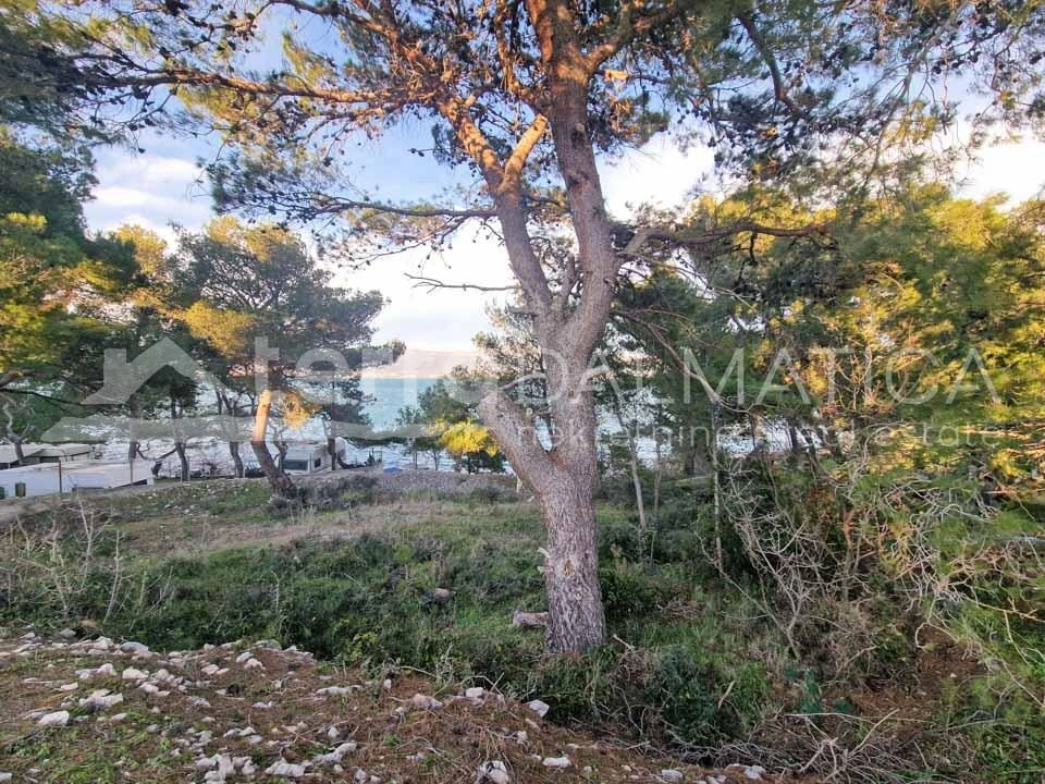 Slatine, Insel Ciovo, Grundstück in Zone T1, erste Reihe zum Meer