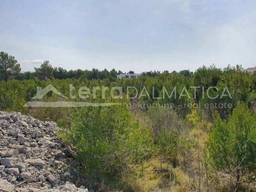 Vodice, Srima, Baugrundstück von regelmäßiger Form