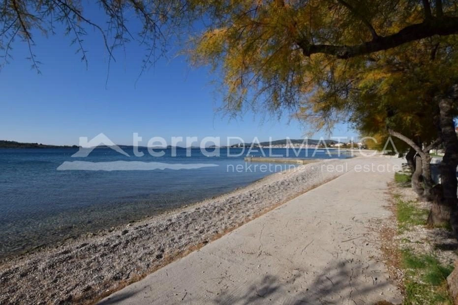 Vodice, Srima, Baugrundstück von regelmäßiger Form