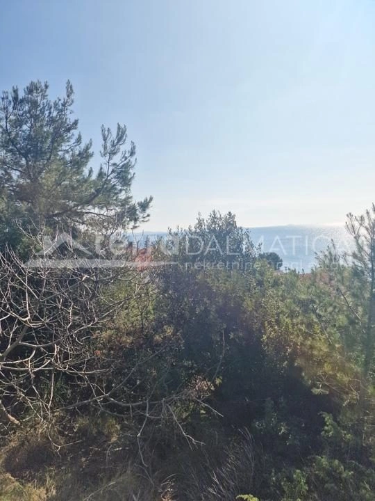 Murter, zazidljivo zemljišče z dovoljenjem za gradnjo vile