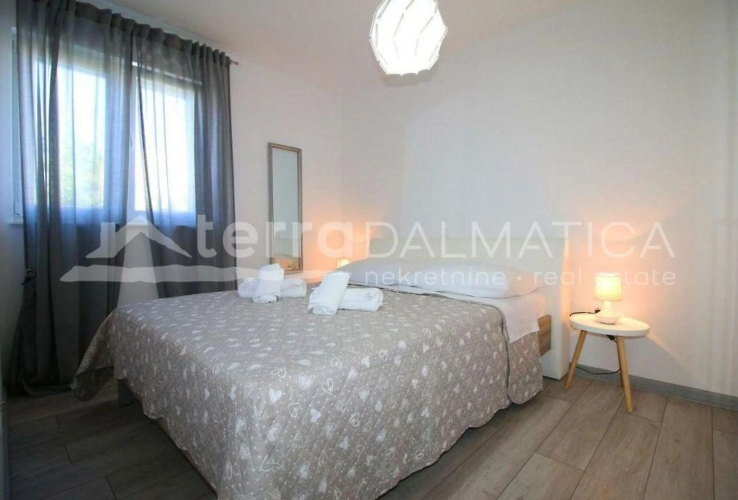 Rogoznica, Zentrum, Haus mit sechs Wohnungen am Meer