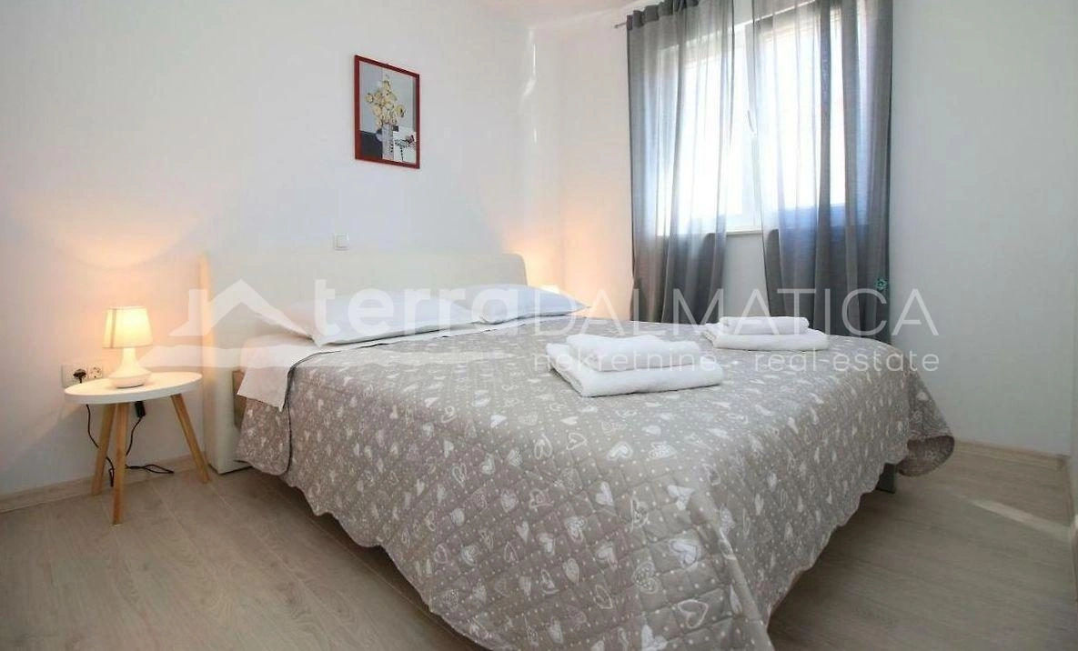 Rogoznica, Zentrum, Haus mit sechs Wohnungen am Meer