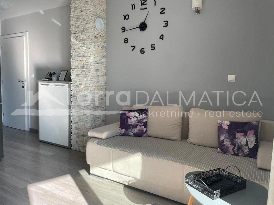 Rogoznica, Zentrum, Haus mit sechs Wohnungen am Meer