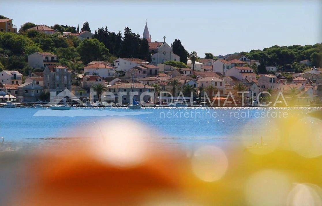 Rogoznica, Zentrum, Haus mit sechs Wohnungen am Meer