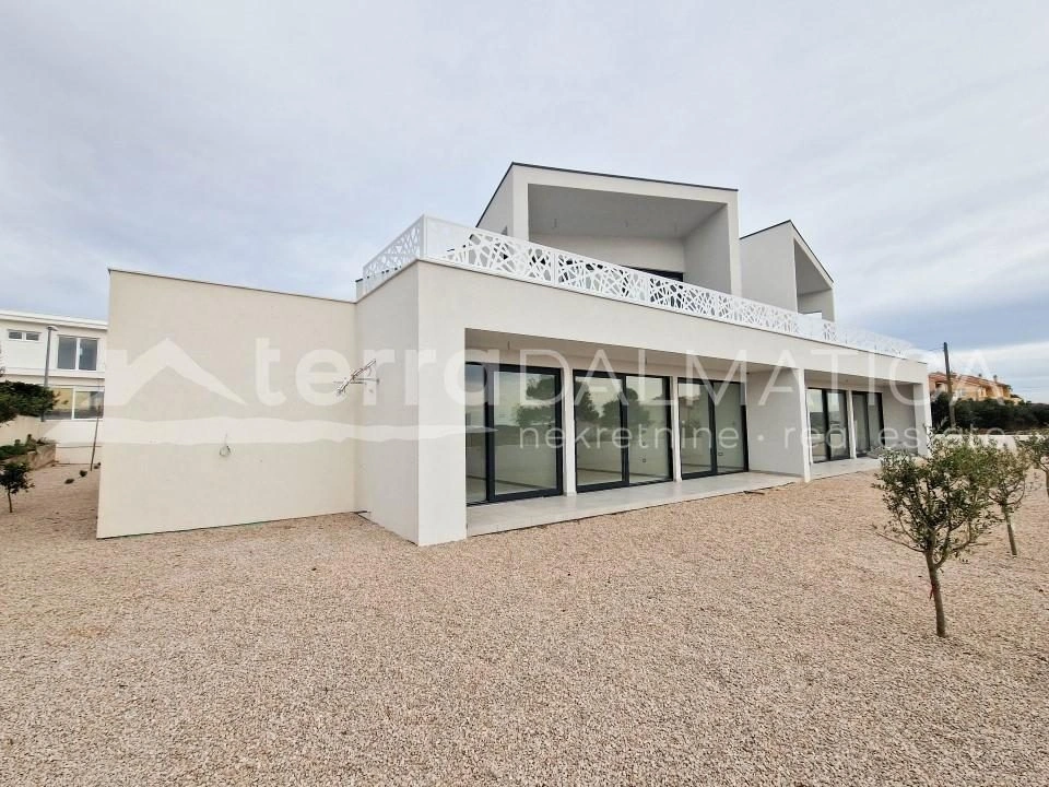 Vodice, Doppelhaushälfte in modernem Design mit Meerblick