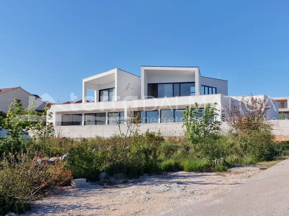 Vodice, Doppelhaushälfte in modernem Design mit Meerblick
