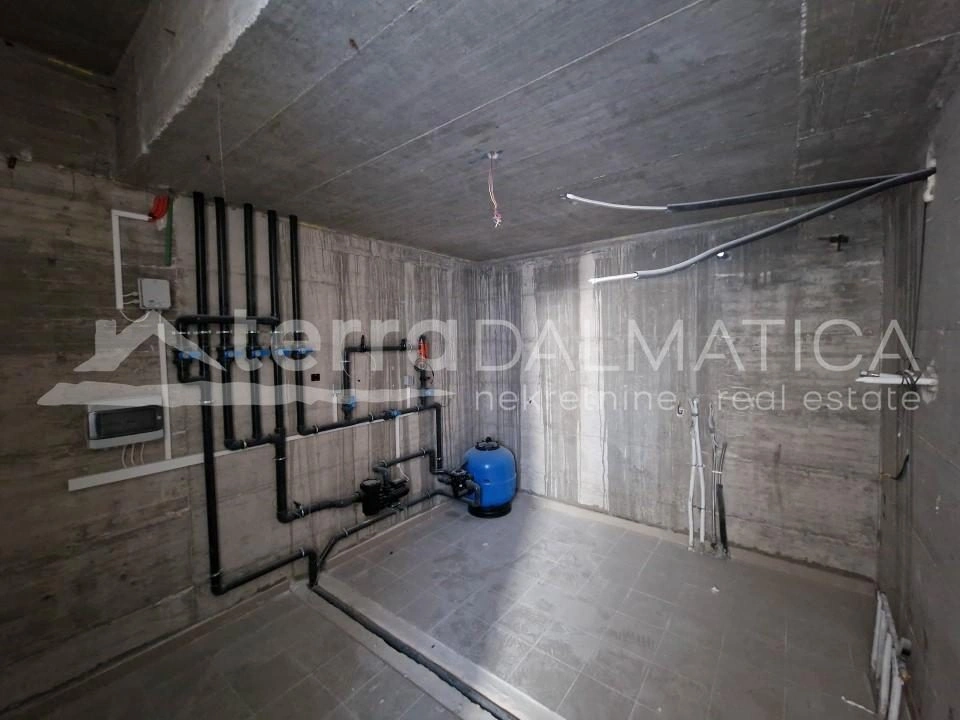 Vodice, Doppelhaushälfte in modernem Design mit Meerblick