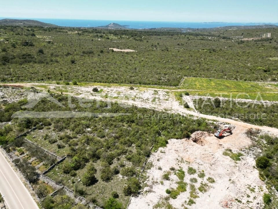 Okolica Primoštena, prekrasno zemljište na osami