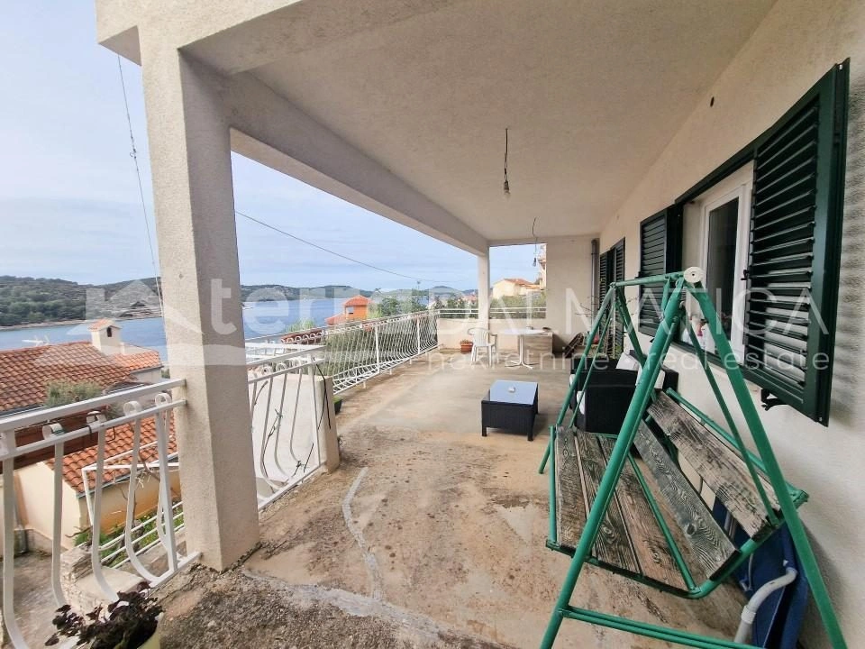 Insel Kaprije, ein Haus auf drei Etagen mit wunderschönem Meerblick