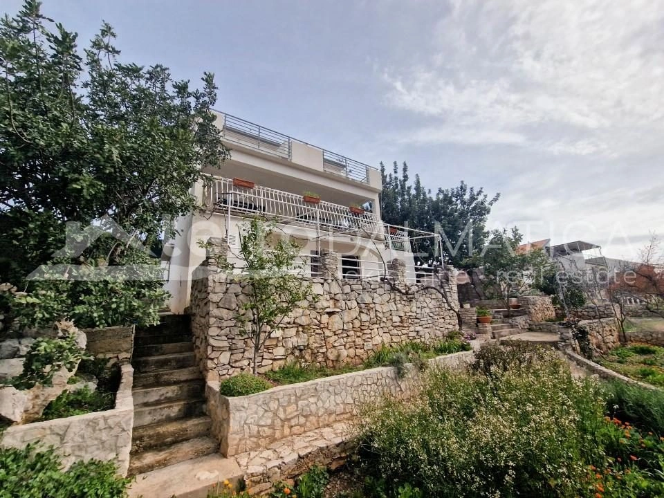 Insel Kaprije, ein Haus auf drei Etagen mit wunderschönem Meerblick