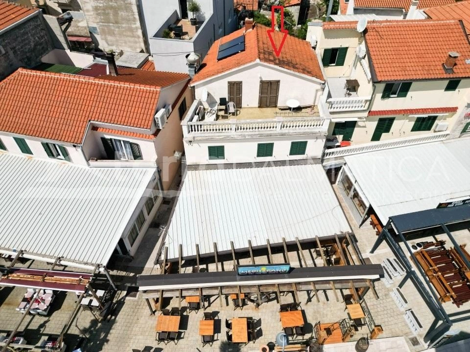 Vodice, kuća s restoranom na rivi