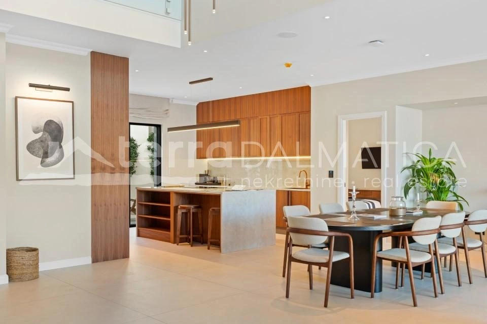 Trogir, Luxusvilla im Resort, erste Reihe zum Meer