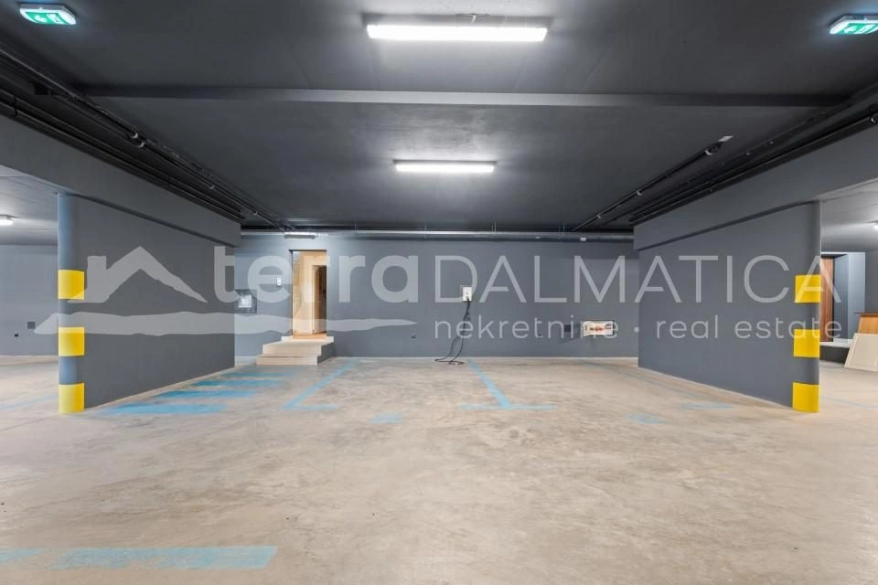 Trogir, Luxusvilla im Resort, erste Reihe zum Meer