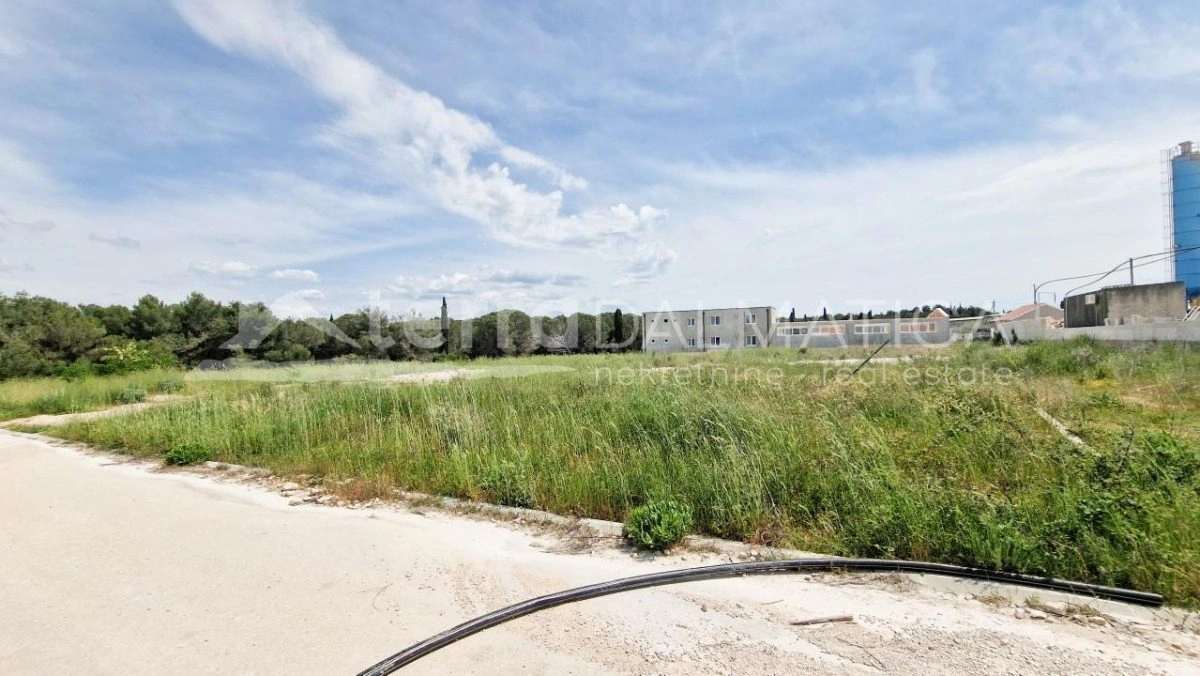 Zemljište 3417 m² u Biogradu – industrijska zona