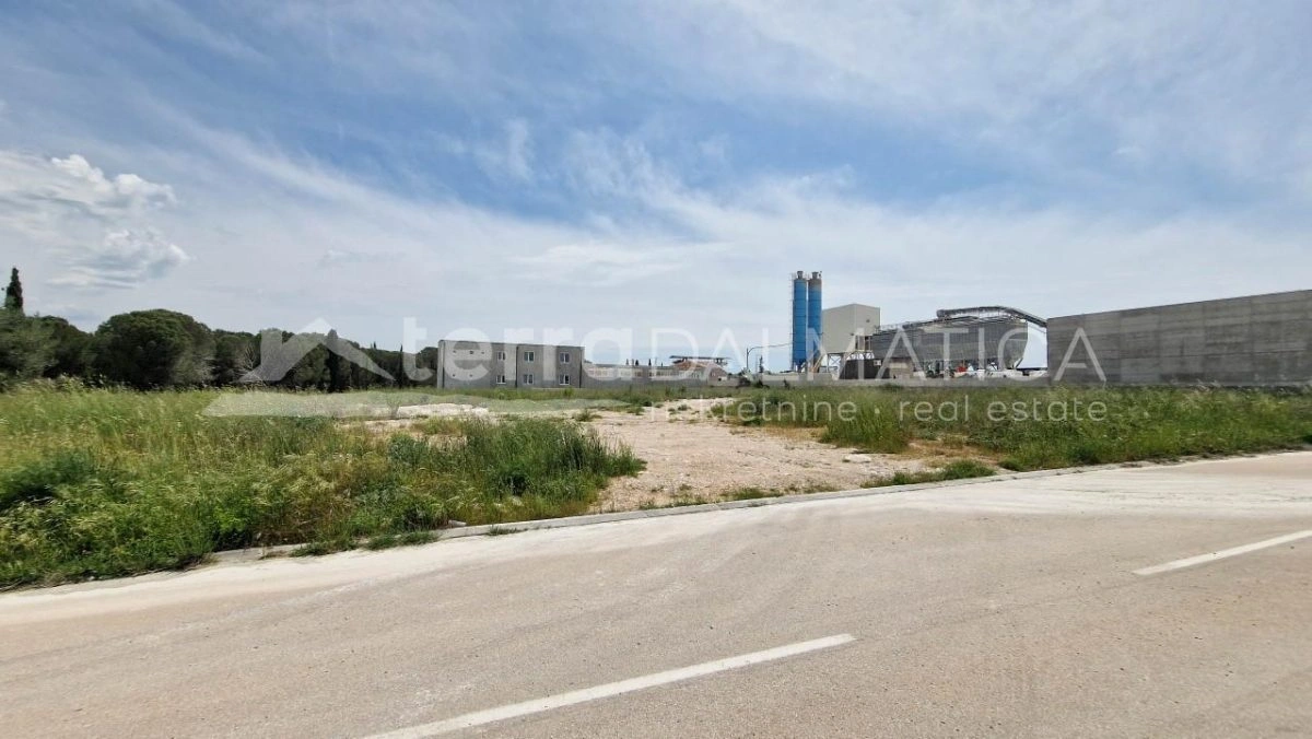 Biograd na Moru, Grundstück 3417 m2 im Industriegebiet