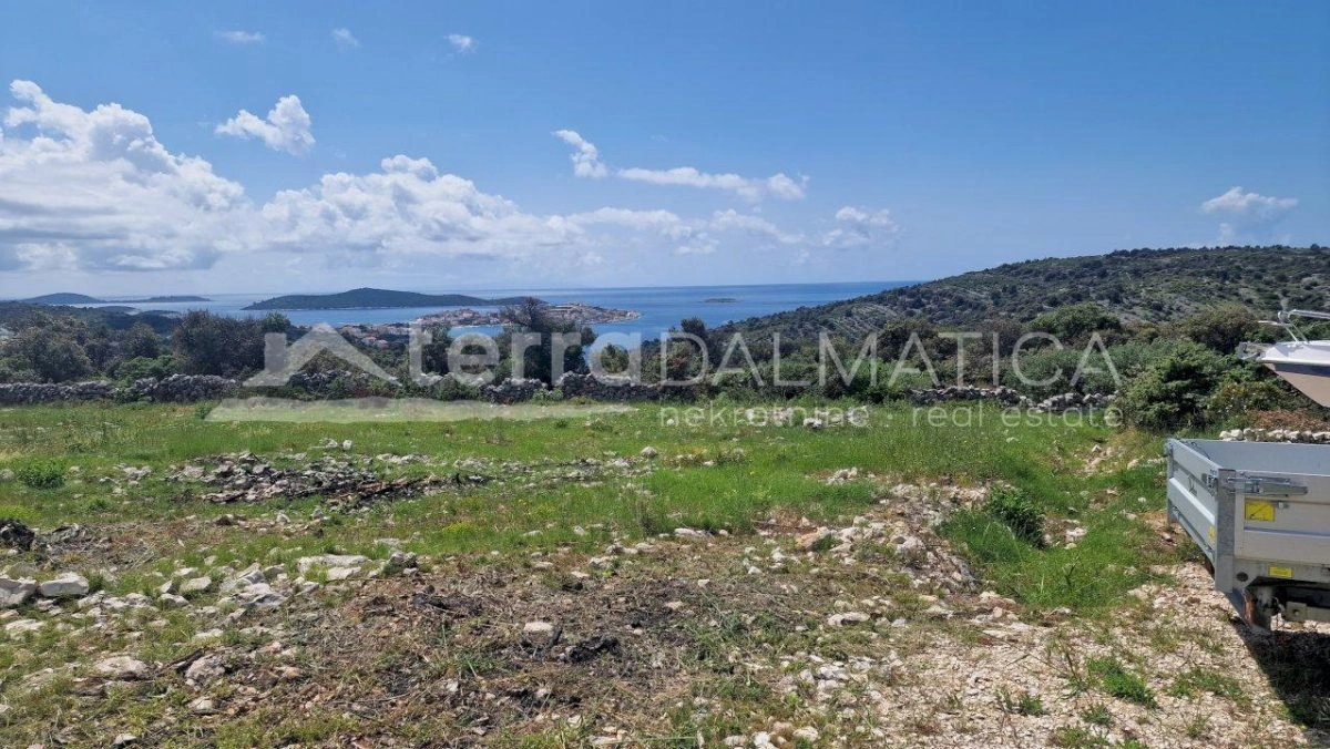 Umgebung von Rogoznica, ein großes Baugrundstück mit bezaubernder Aussicht