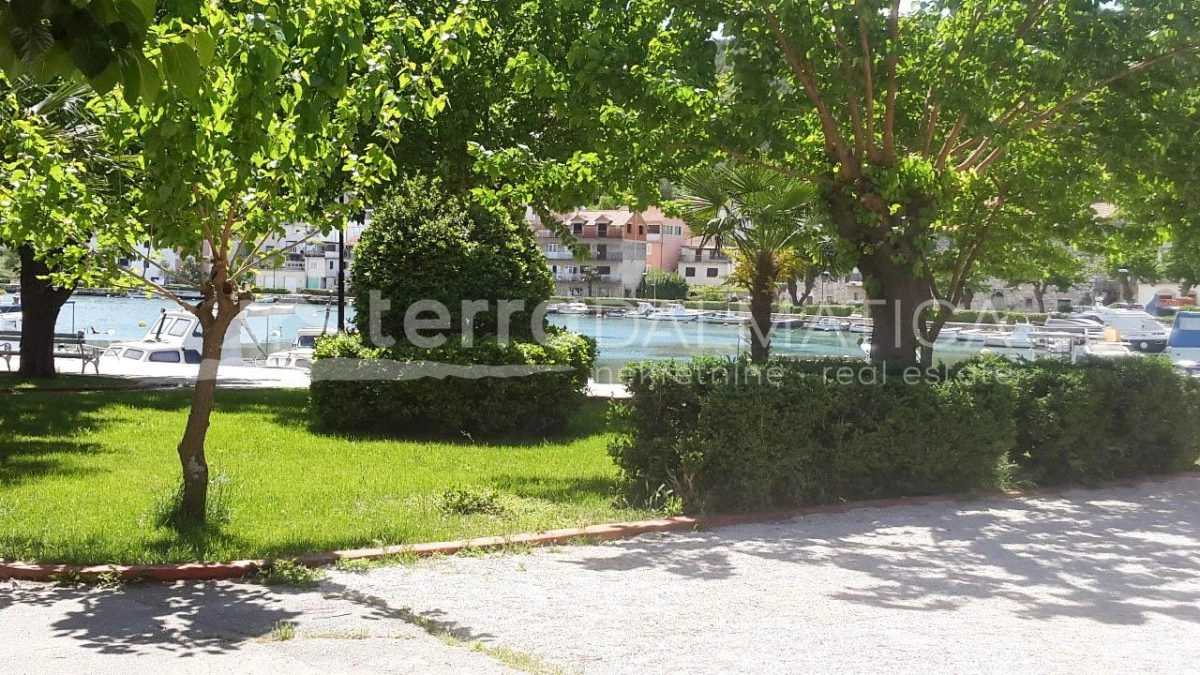 Umgebung von Sibenik, Zaton, Grundstück mit einem Projekt für den Bau einer mediterranen Villa