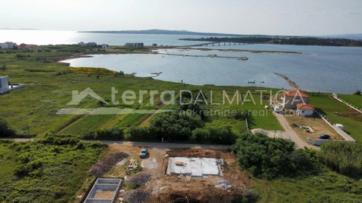 Privlaka, nowoczesna willa z widokiem na basen i morze (nowa konstrukcja)