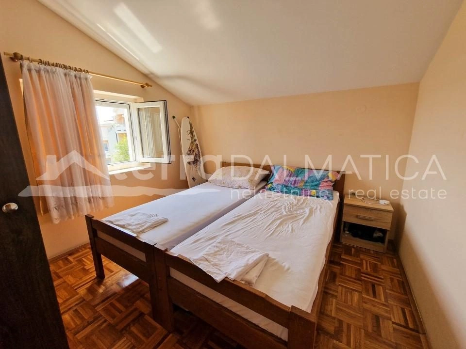 Vodice, Srima, Apartmenthaus 150 m vom Meer entfernt