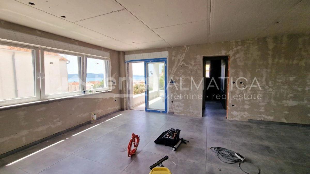 Brodarica, Apartment mit drei Schlafzimmern im ersten Stock, 200 m vom Meer entfernt