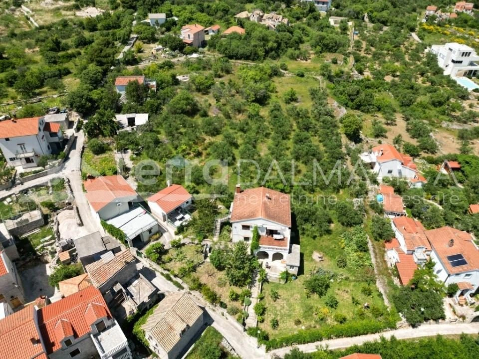 Prvic Sepurine, Anwesen mit drei Häusern auf einem Grundstück von 3800 m²